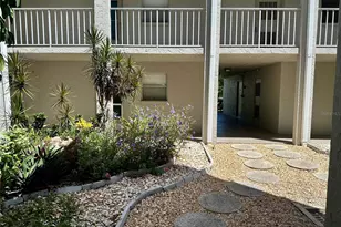 1330 Glen Oaks Dr E, Sarasota, FL 34232 - Photo 29