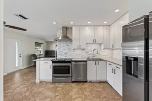2350 Loma Linda St, Sarasota, FL 34239 - Photo 17