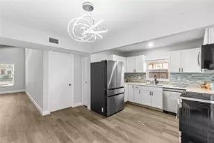 420 Melody Cir, Sarasota, FL 34237 - Photo 9