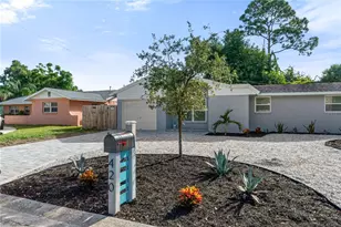 420 Melody Cir, Sarasota, FL 34237 - Photo 3