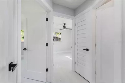 639 Hand Avenue, Sarasota, FL 34232 - Photo 23