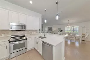 2133 Burgos Dr, Sarasota, FL 34238 - Photo 5