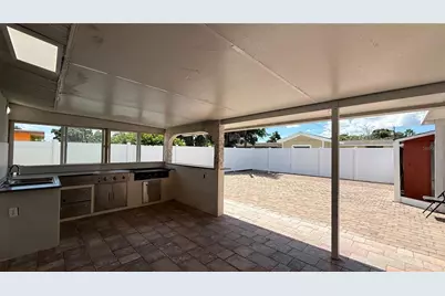 3100 Lake Ridge Drive, Sarasota, FL 34237 - Photo 13
