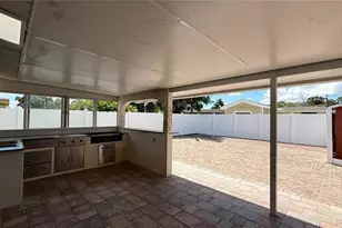 3100 Lake Ridge Dr, Sarasota, FL 34237 - Photo 13