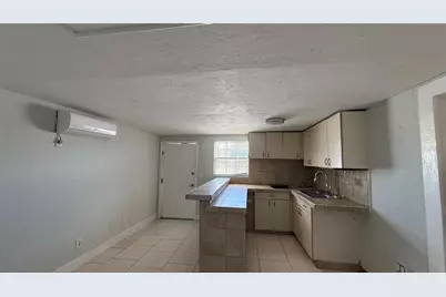 3100 Lake Ridge Drive, Sarasota, FL 34237 - Photo 9