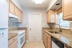 6818 Robinswood Ln, Tampa, FL 33634 - Photo 3