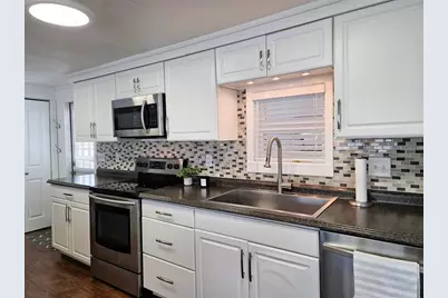 415 Oakwood Boulevard W, Sarasota, FL 34237 - Photo 17