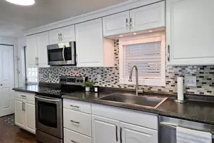 415 Oakwood Blvd W, Sarasota, FL 34237 - Photo 17