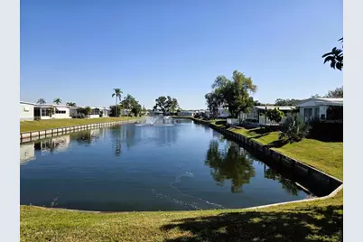 415 Oakwood Boulevard W, Sarasota, FL 34237 - Photo 3
