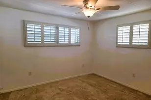 415 Oakwood Blvd W, Sarasota, FL 34237 - Photo 25