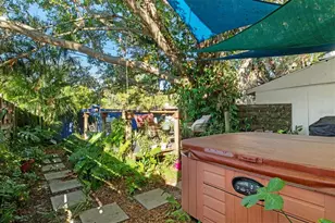 903 Byron Ln, Sarasota, FL 34243 - Photo 33