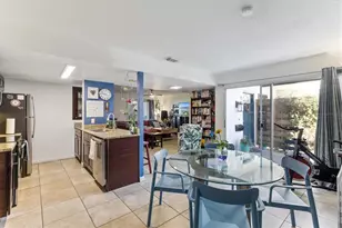 903 Byron Ln, Sarasota, FL 34243 - Photo 17
