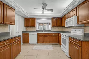 1113 Derian Pl, Nokomis, FL 34275 - Photo 9