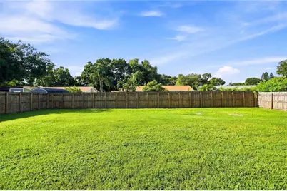 732 Plum Tree Lane, Sarasota, FL 34243 - Photo 7