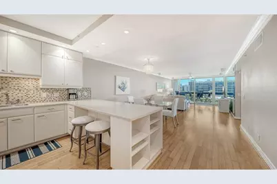 1075 Gulf Of Mexico Drive #303, Longboat Key, FL 34228 - Photo 5