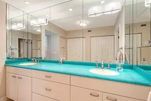 1075 Gulf of Mexico Dr, Longboat Key, FL 34228 - Photo 23
