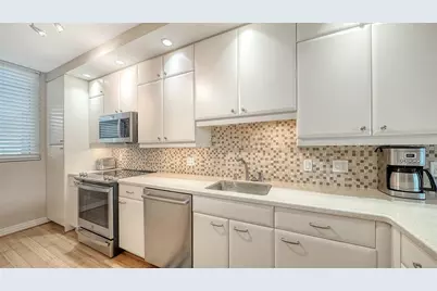 1075 Gulf Of Mexico Drive #303, Longboat Key, FL 34228 - Photo 25