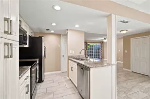1006 Longfellow Ct, Sarasota, FL 34243 - Photo 15