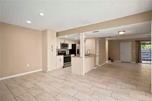 1006 Longfellow Ct, Sarasota, FL 34243 - Photo 11