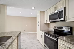 1006 Longfellow Ct, Sarasota, FL 34243 - Photo 19