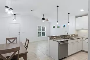 12610 Shimmering Oak Cir, Venice, FL 34293 - Photo 7