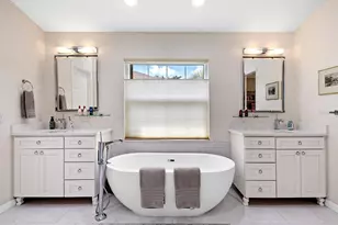 7326 Eleanor Cir, Sarasota, FL 34243 - Photo 25