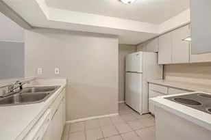 2121 Wood St, Sarasota, FL 34237 - Photo 9