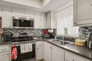 4171 Heron Way, Bradenton, FL 34205 - Photo 5