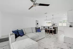 2347 Tangerine Dr, Sarasota, FL 34239 - Photo 9
