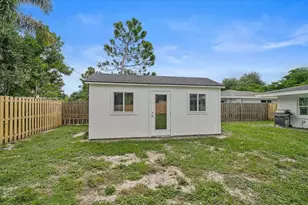 2347 Tangerine Dr, Sarasota, FL 34239 - Photo 29