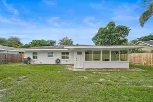 2347 Tangerine Dr, Sarasota, FL 34239 - Photo 31