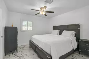 2347 Tangerine Dr, Sarasota, FL 34239 - Photo 15