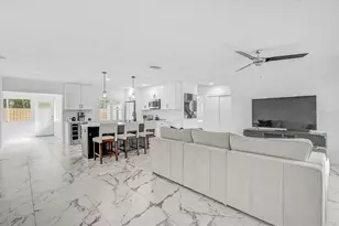 2347 Tangerine Dr, Sarasota, FL 34239 - Photo 7