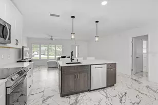 2347 Tangerine Dr, Sarasota, FL 34239 - Photo 13