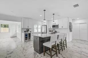 2347 Tangerine Dr, Sarasota, FL 34239 - Photo 11