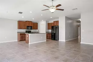 304 Cascade Bend Dr, Ruskin, FL 33570 - Photo 7