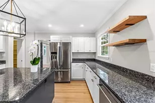 1585 South Dr, Sarasota, FL 34239 - Photo 17