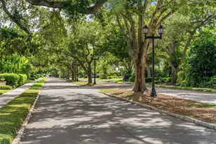 1585 South Dr, Sarasota, FL 34239 - Photo 45