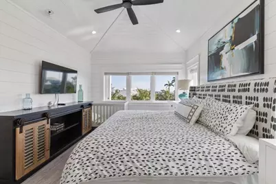 239 S Harbor Drive, Holmes Beach, FL 34217 - Photo 15