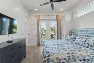 239 S Harbor Dr, Holmes Beach, FL 34217 - Photo 19