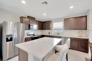 9079 Royal River Cir, Parrish, FL 34219 - Photo 11