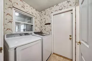 133 Holly Ave, Sarasota, FL 34243 - Photo 39