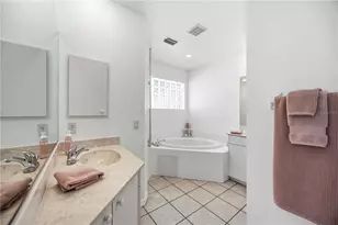 5469 Ashton Manor Dr, Sarasota, FL 34233 - Photo 17