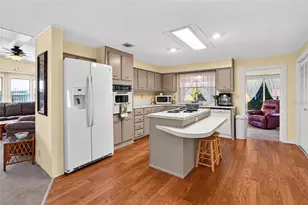 8534 Imperial Cir, Palmetto, FL 34221 - Photo 9