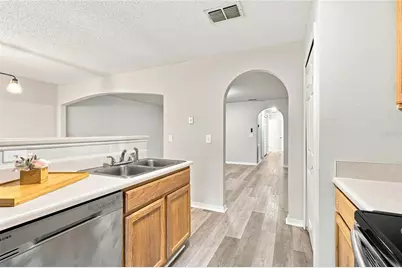 9912 Ashburn Lake Drive, Tampa, FL 33610 - Photo 7