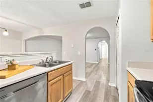9912 Ashburn Lake Dr, Tampa, FL 33610 - Photo 7