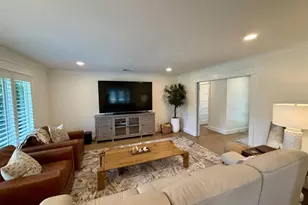1833 Pandora Dr, Sarasota, FL 34231 - Photo 7
