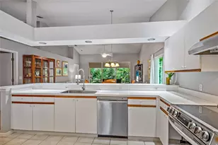 4481 Ascot Cir N, Sarasota, FL 34235 - Photo 9