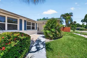 3141 Regatta Cir, Sarasota, FL 34231 - Photo 3