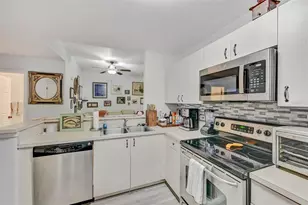 15441 Bellamar Cir, Fort Myers, FL 33908 - Photo 7